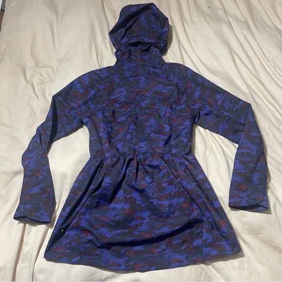 Lululemon Rain For Daze Jacket II Purple Camo Size 6 - Picture 9 of 16